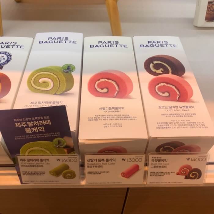 파리바게트에서 직접 찍은 제주말차라떼 롤케익과 산딸기 듬뿍 롤케익