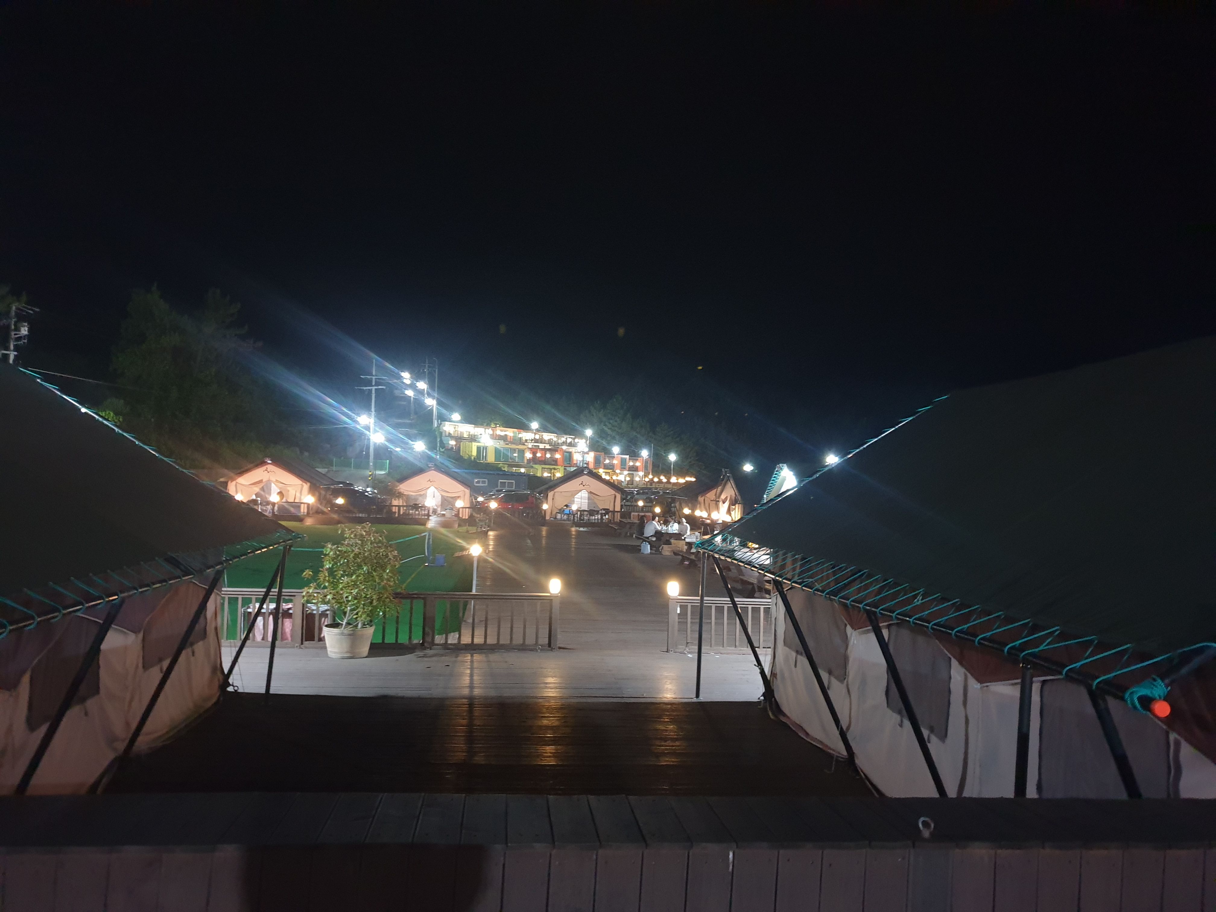 밤에 본 글램핑