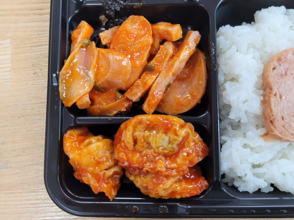 소시지와 양념 만두