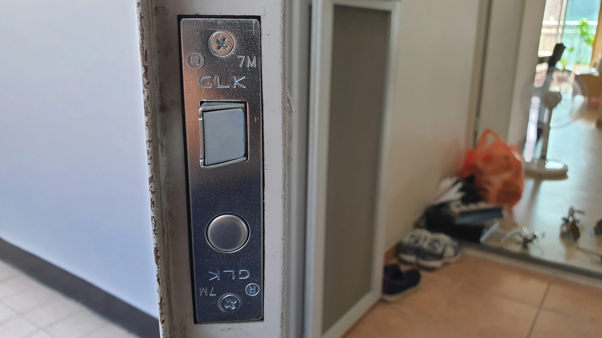 현관문 손잡이 문틀 부품