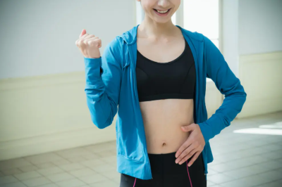 화이팅하는 여성