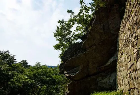 서산 용현리 마애여래삼존상