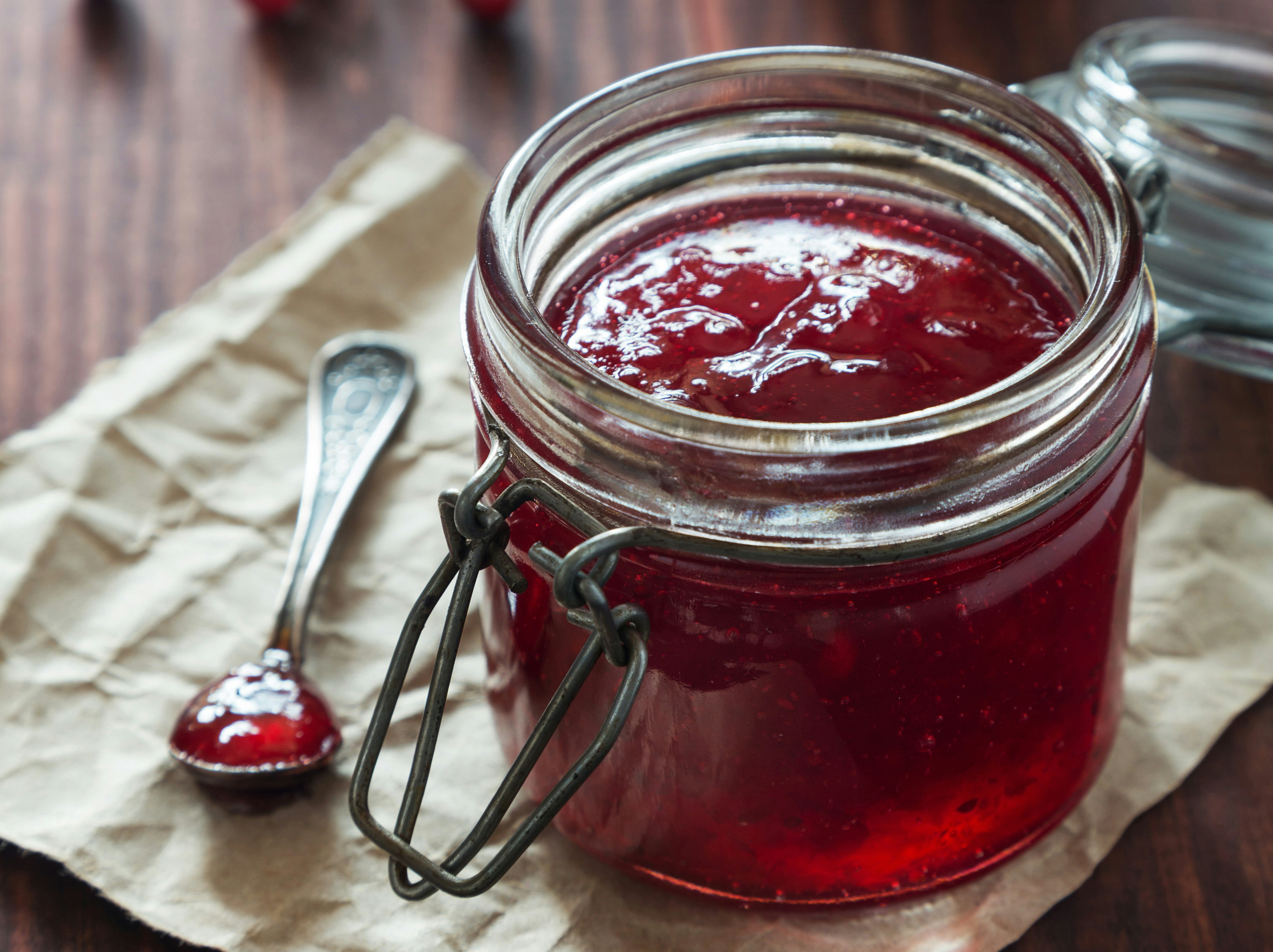 항산화 성분인 레스베라트롤이 풍부해 다이어트와 염증 완화에 좋은 붉은 링곤베리잼