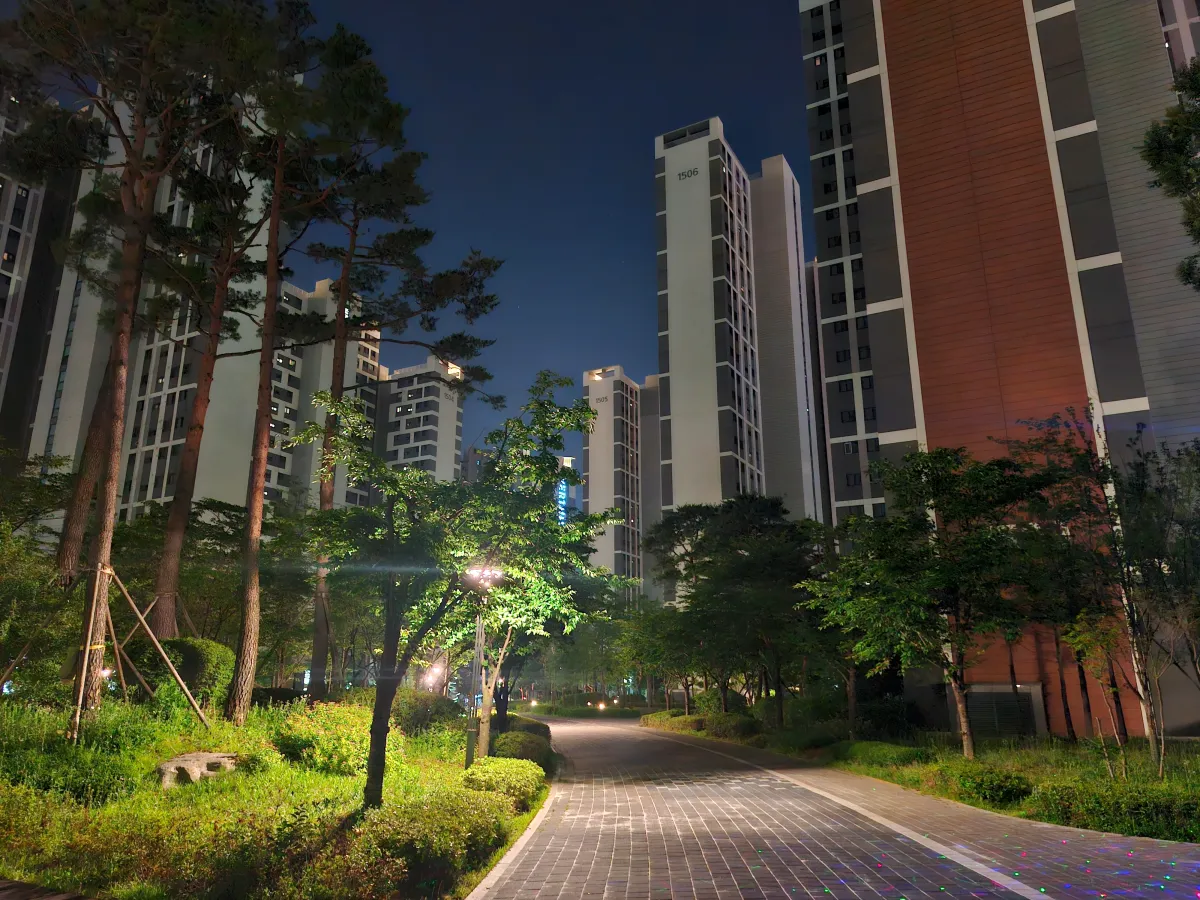 야간-신축아파트-조경