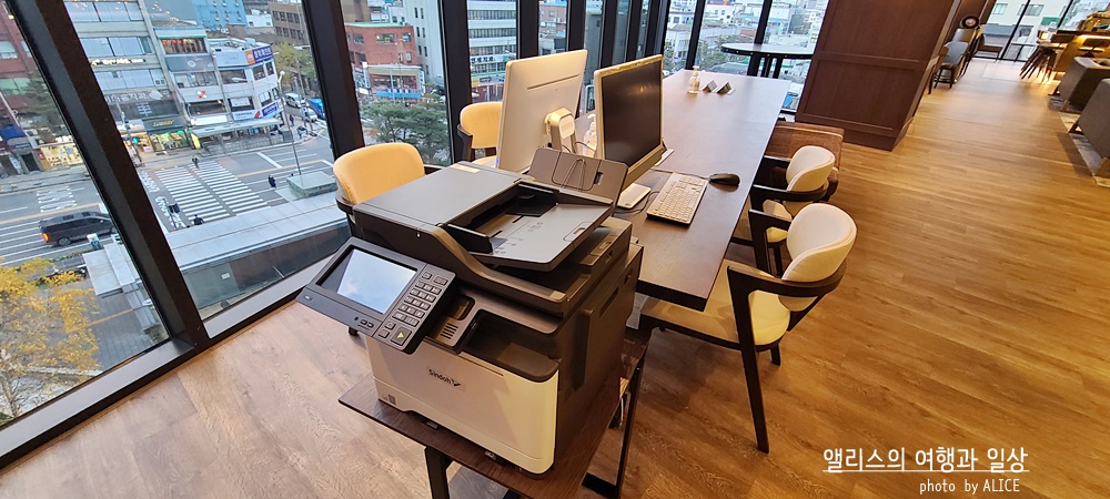 포포인츠 바이 쉐라톤 명동 부대시설 후기 로비 비즈니스 센터