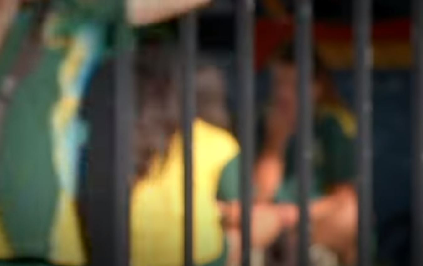 점심시간에 흡연하는 호주 초등학생들