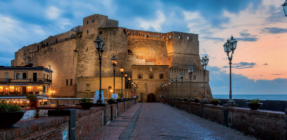 카스텔 델로보(Castel dell&rsquo;Ovo)