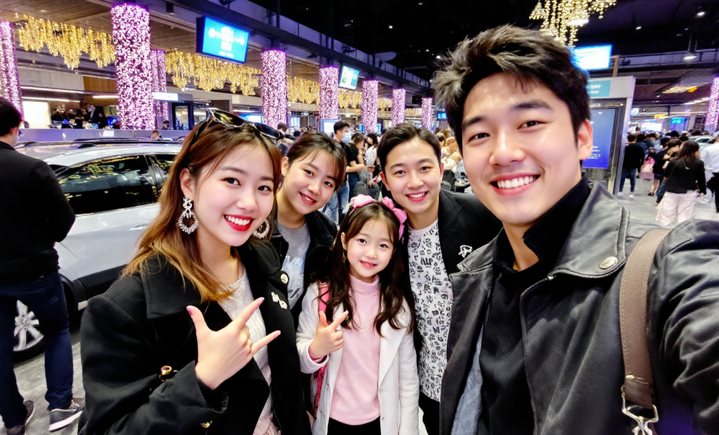 5월 황금연휴를 맞아 여행을 가는 가족의 모습