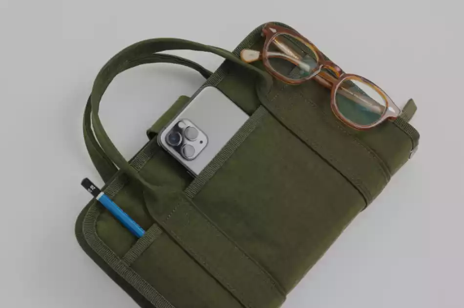 6개의 포켓 수납