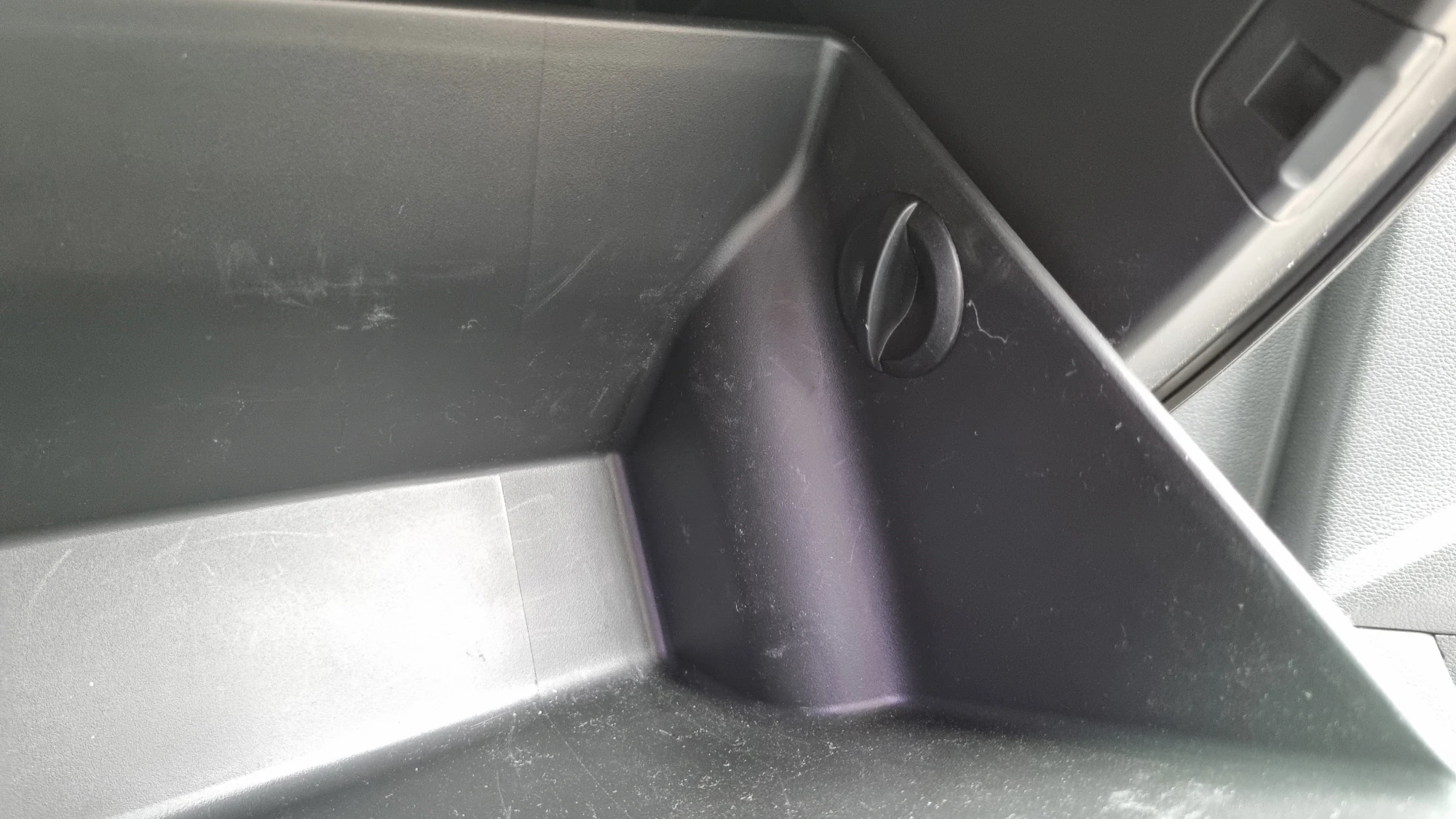 아반떼 AD 에어컨필터 교환 완료 모습