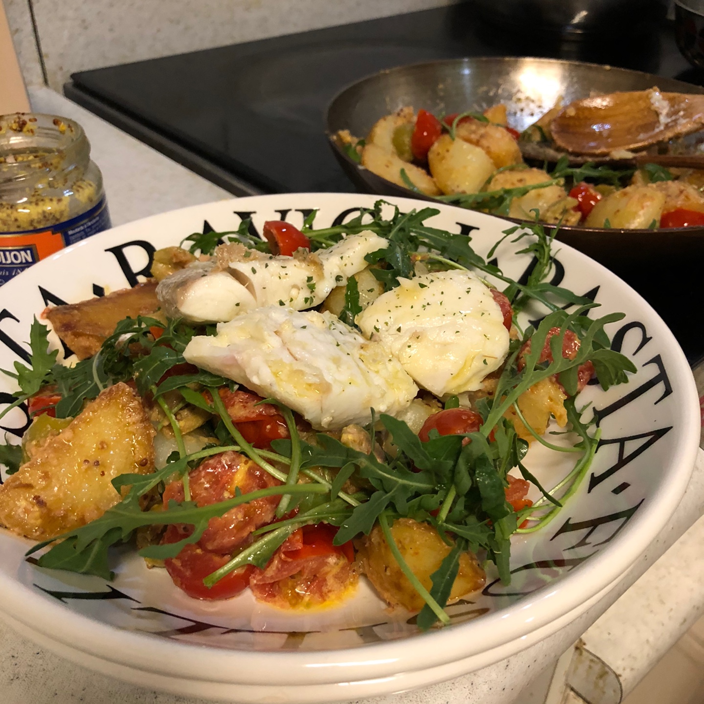 광어구이-얹은-샐러드-완성