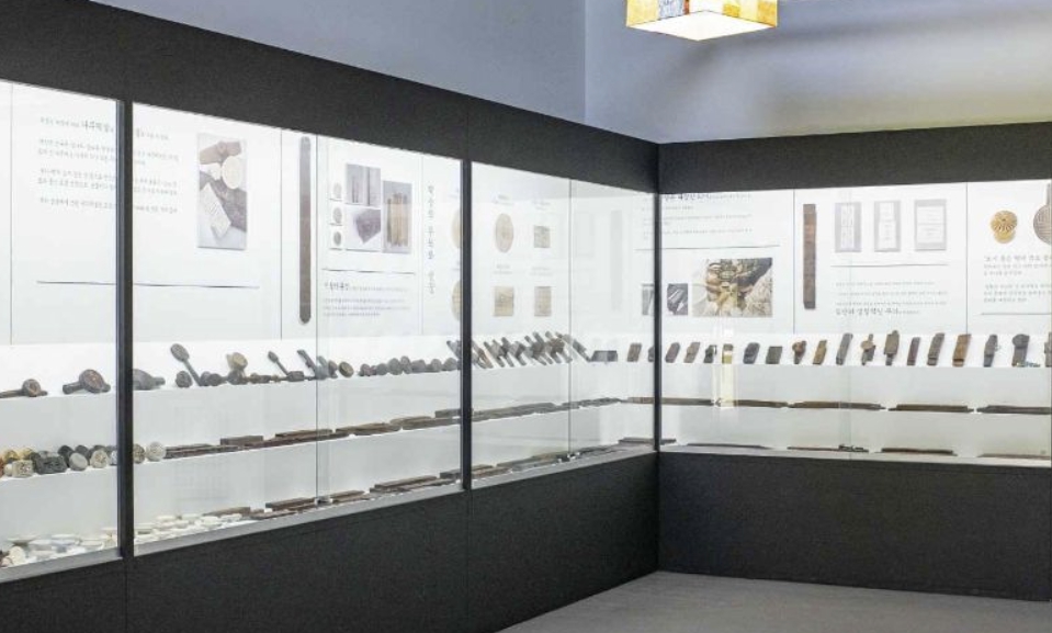 무료로 이용 가능한 넓고 쾌적한 주차 공간과 시설