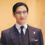 회귀 웹툰 속 '대군' 캐릭터: 몰락한 왕족에서 절대 강자로의 귀환