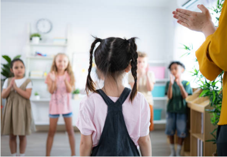 elementary child praise reaction