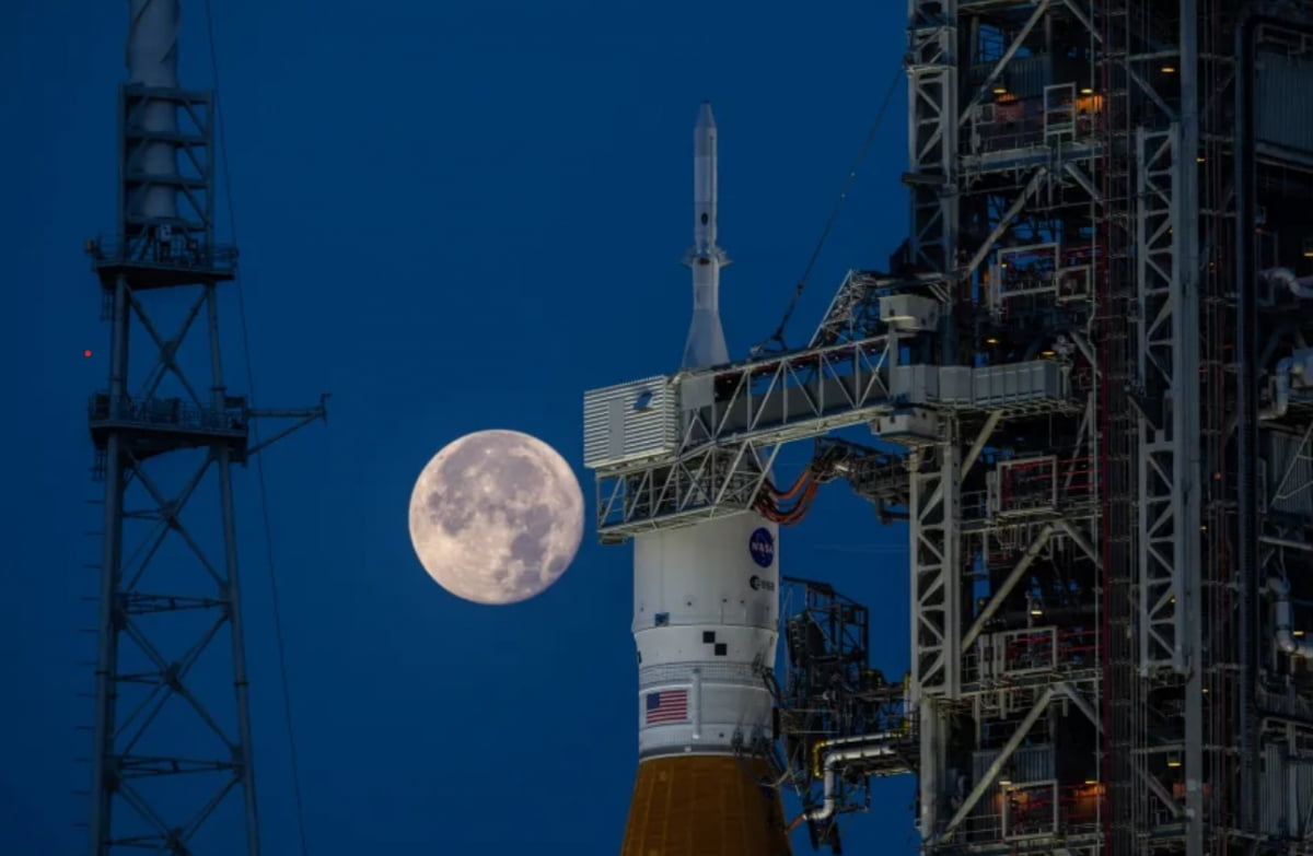 아르테미스 우주 발사 시스템(SLS)과 오리온 우주선.