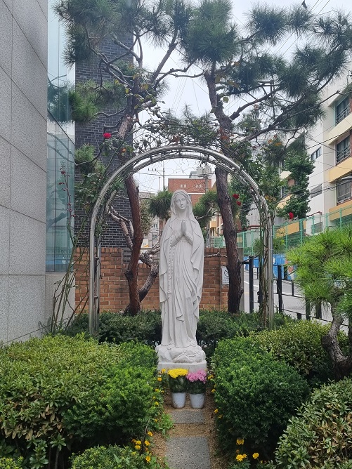 서울 중화동성당 성모상