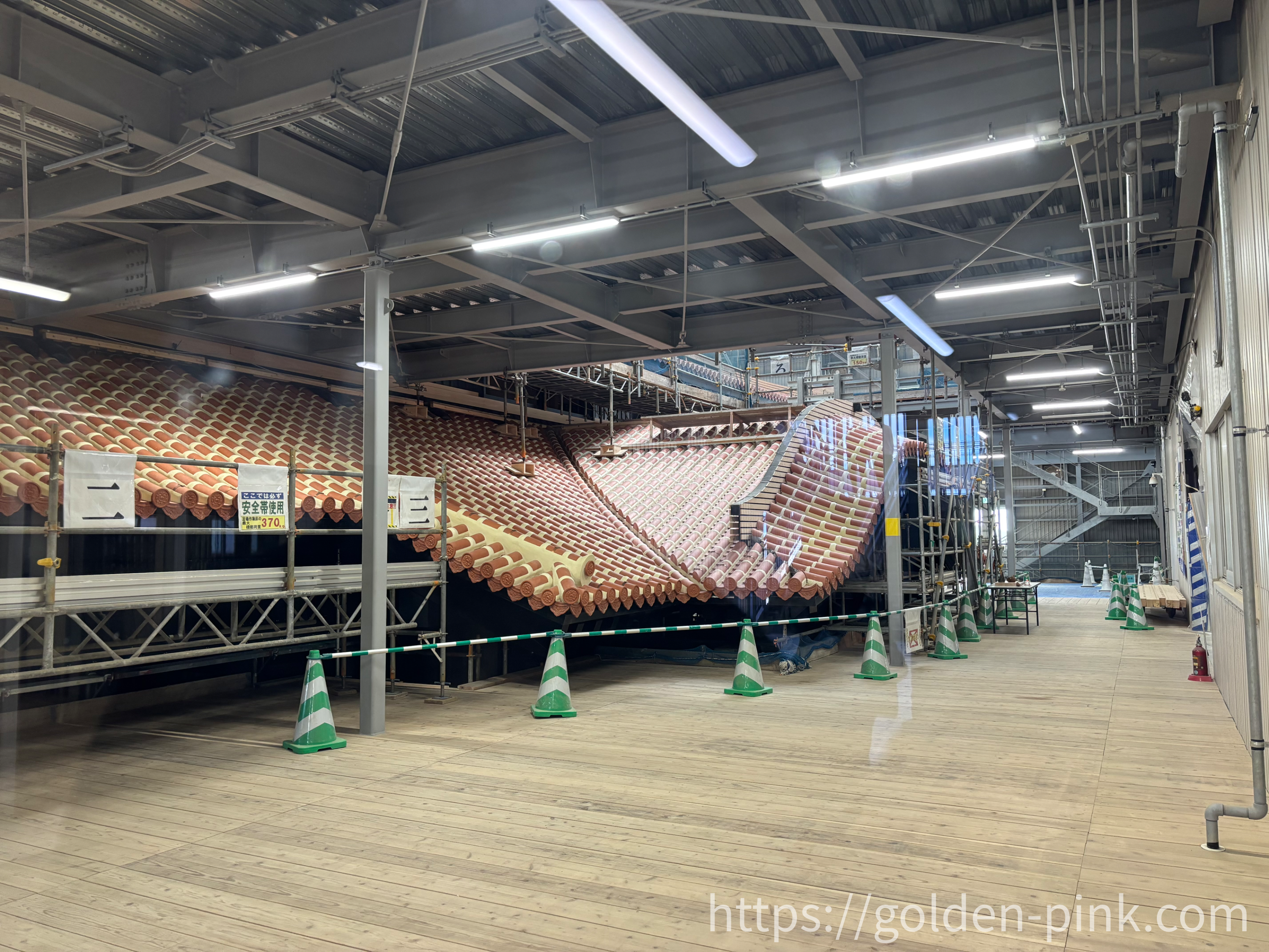 복원 중인 슈리성의 사진