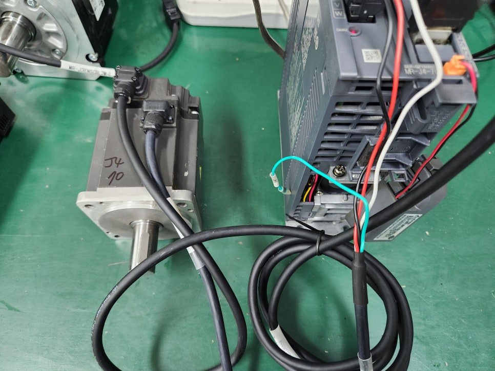 미쓰비시(MITSUBISHI) 서보드라이버 MR-J4-70B 정품 부품 교체 및 회로 복구 수리 과정 by 메트영남