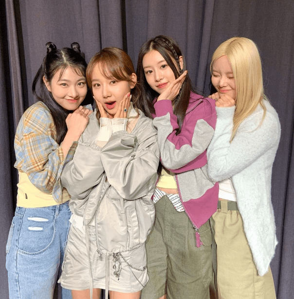 피프티피프티 단체사진