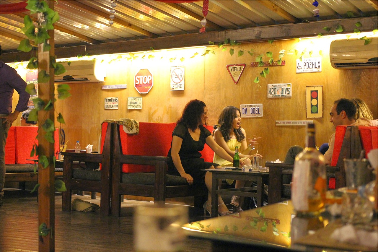 친구들과-대화하는-중