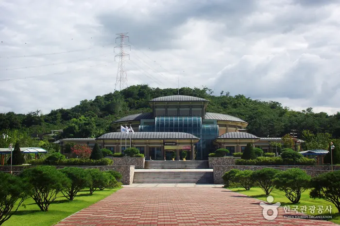 동학농민 혁명기념관 전경 이미지