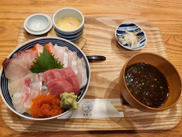 쇼쿠도미츠-카이센동