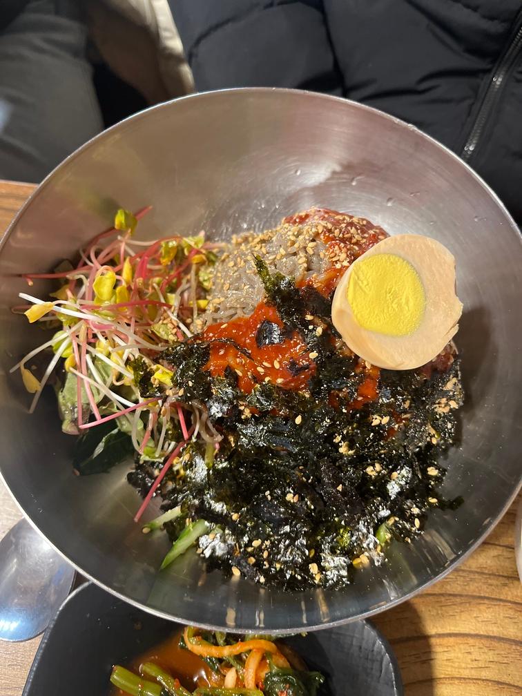 메밀비빔막국수입니다