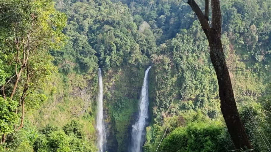 볼라벤고원의 폭포