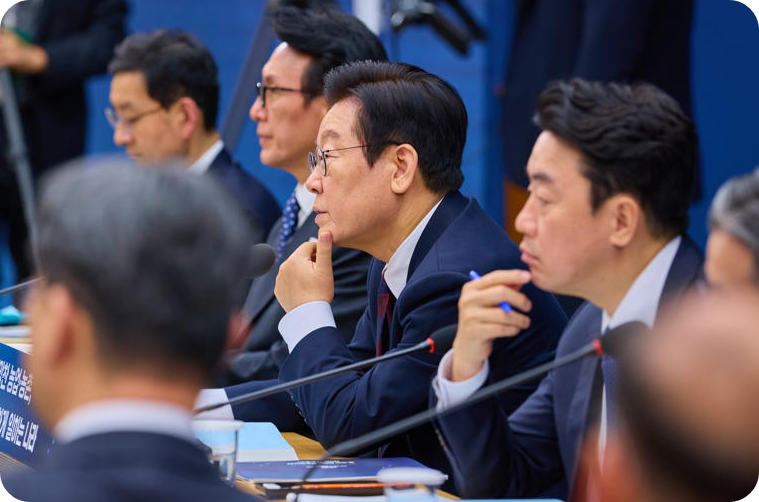 이재명 대통령이 11일 세종시 정부세종컨벤션센터에서 열린 농림축산식품부, 고용노동부에 이어 국토교통부 및 산하 공공기관의 업무보고를 받으며 발언하고 있다. [사진=뉴스1]