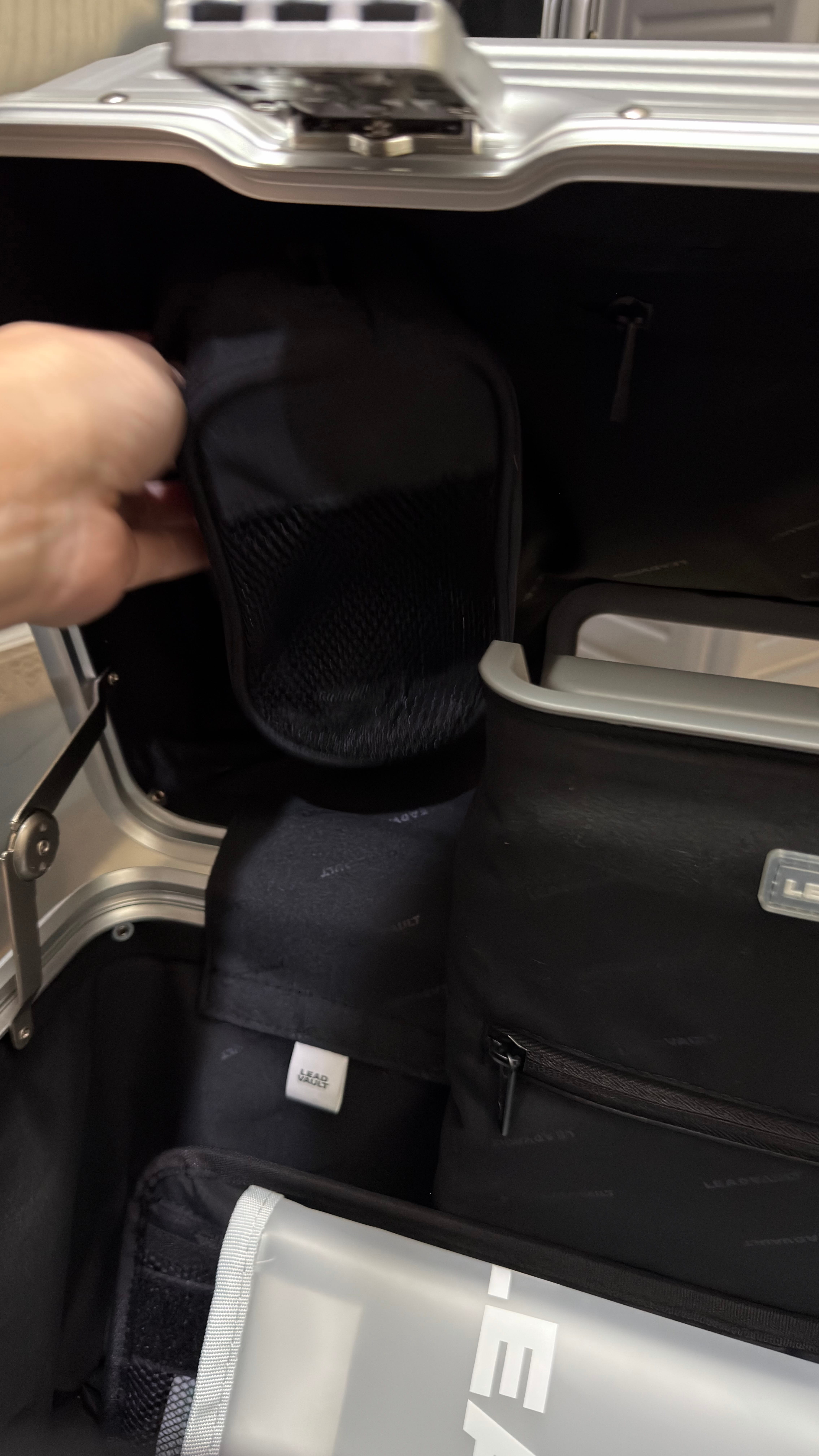 리드볼트 캐리어 플랩