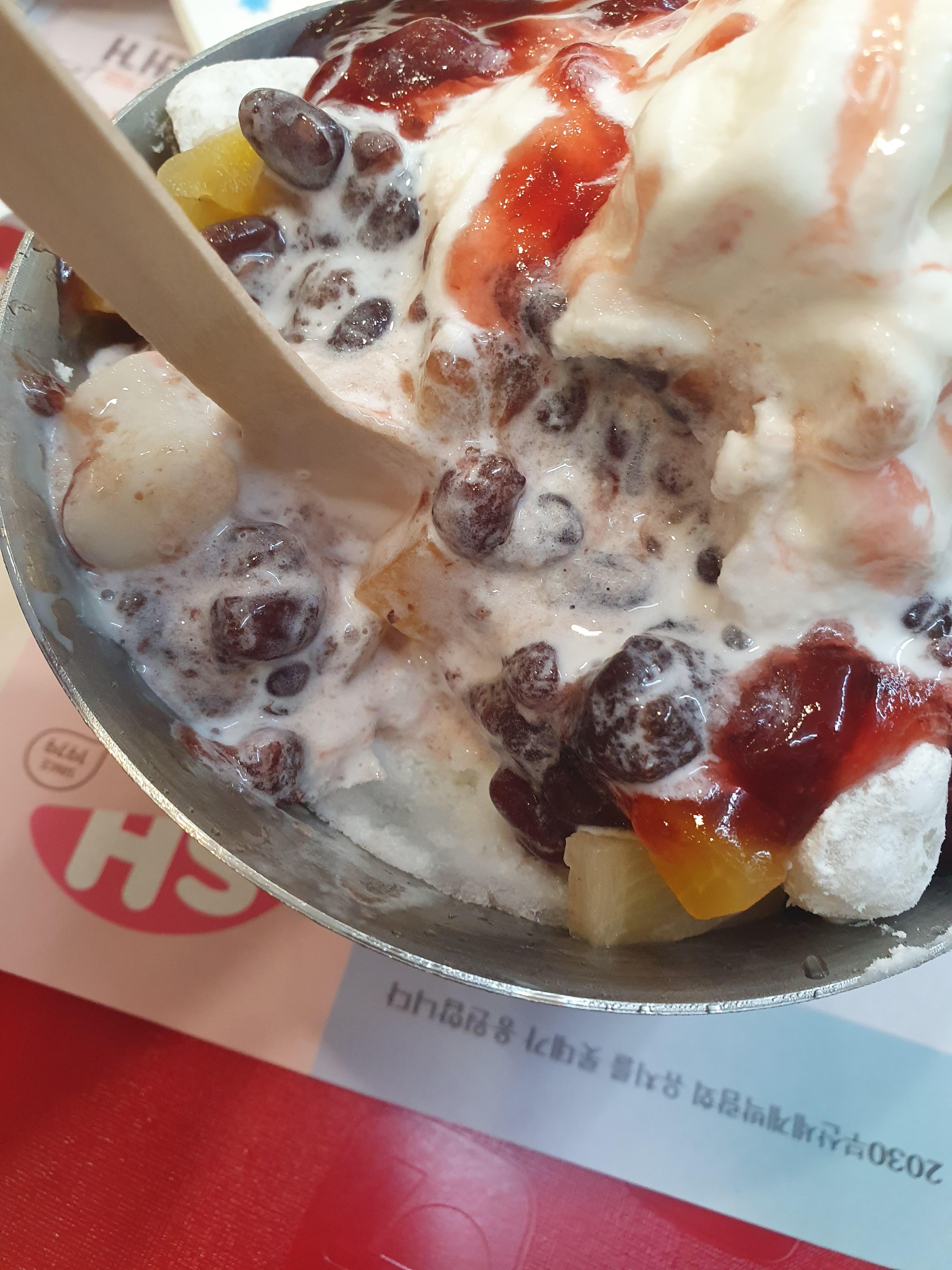 토핑도 정말 많이 들어가 있어요.