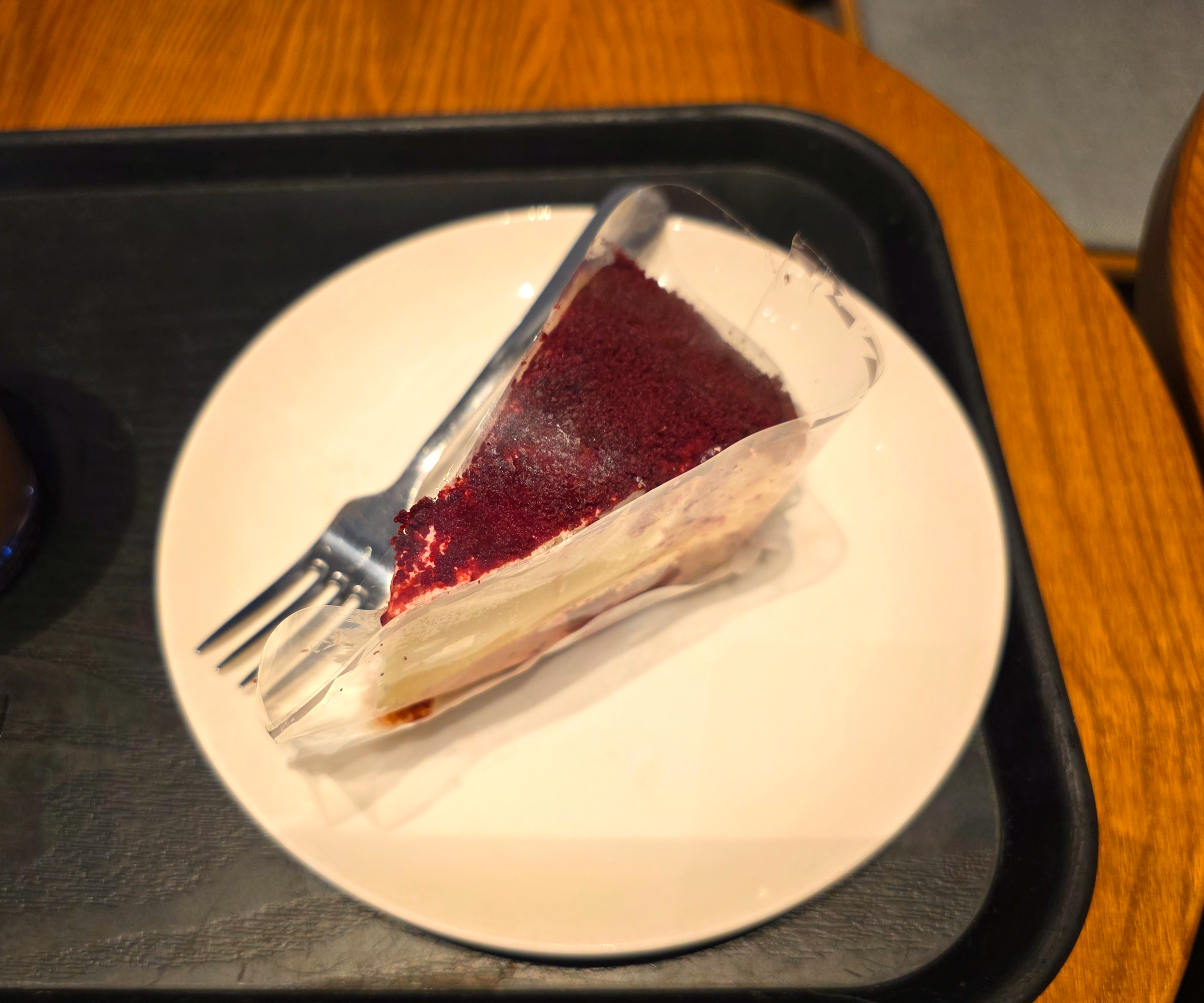 스타벅스신제품_스트로베리슈크림케이크