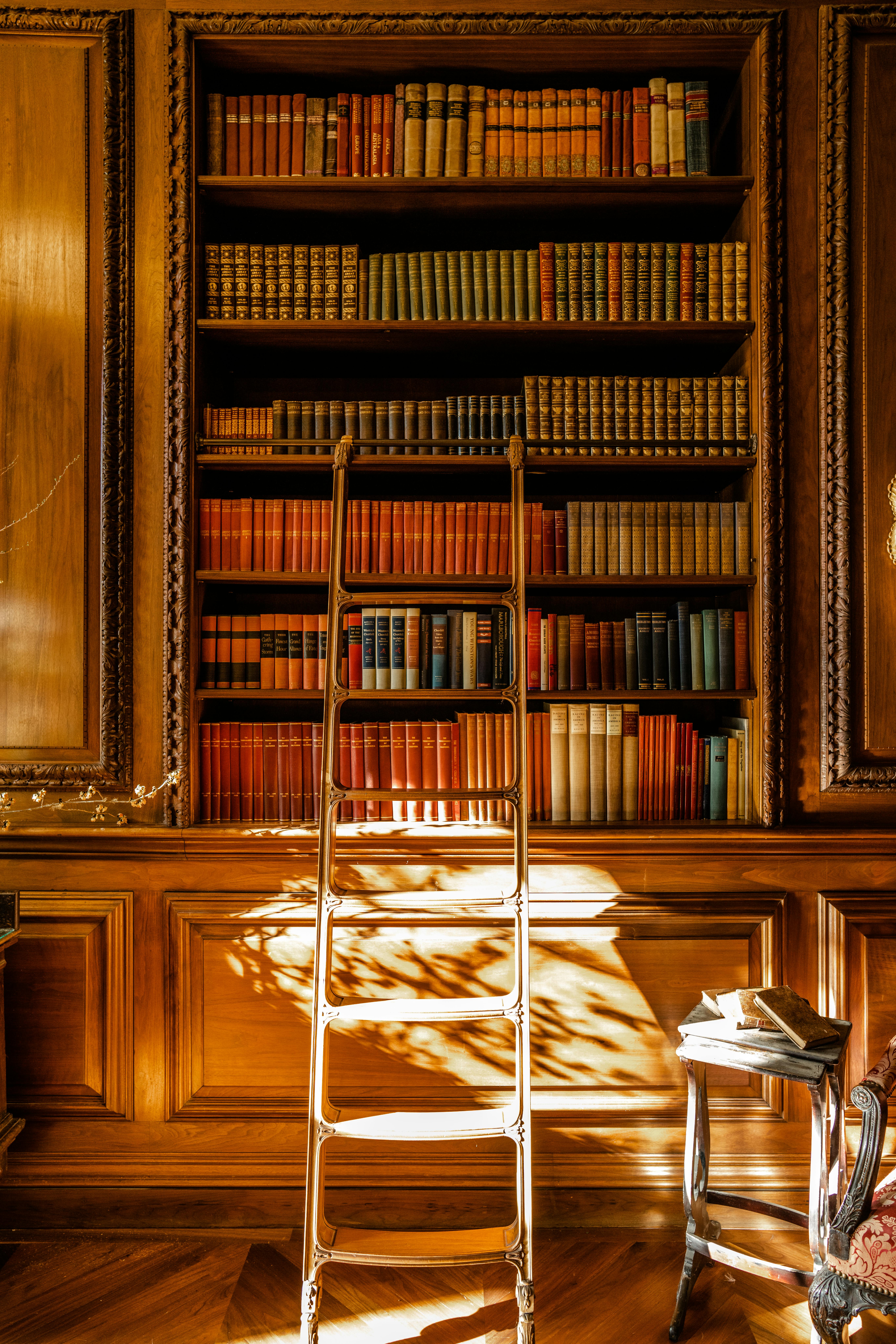 썸네일. 오래된 책장