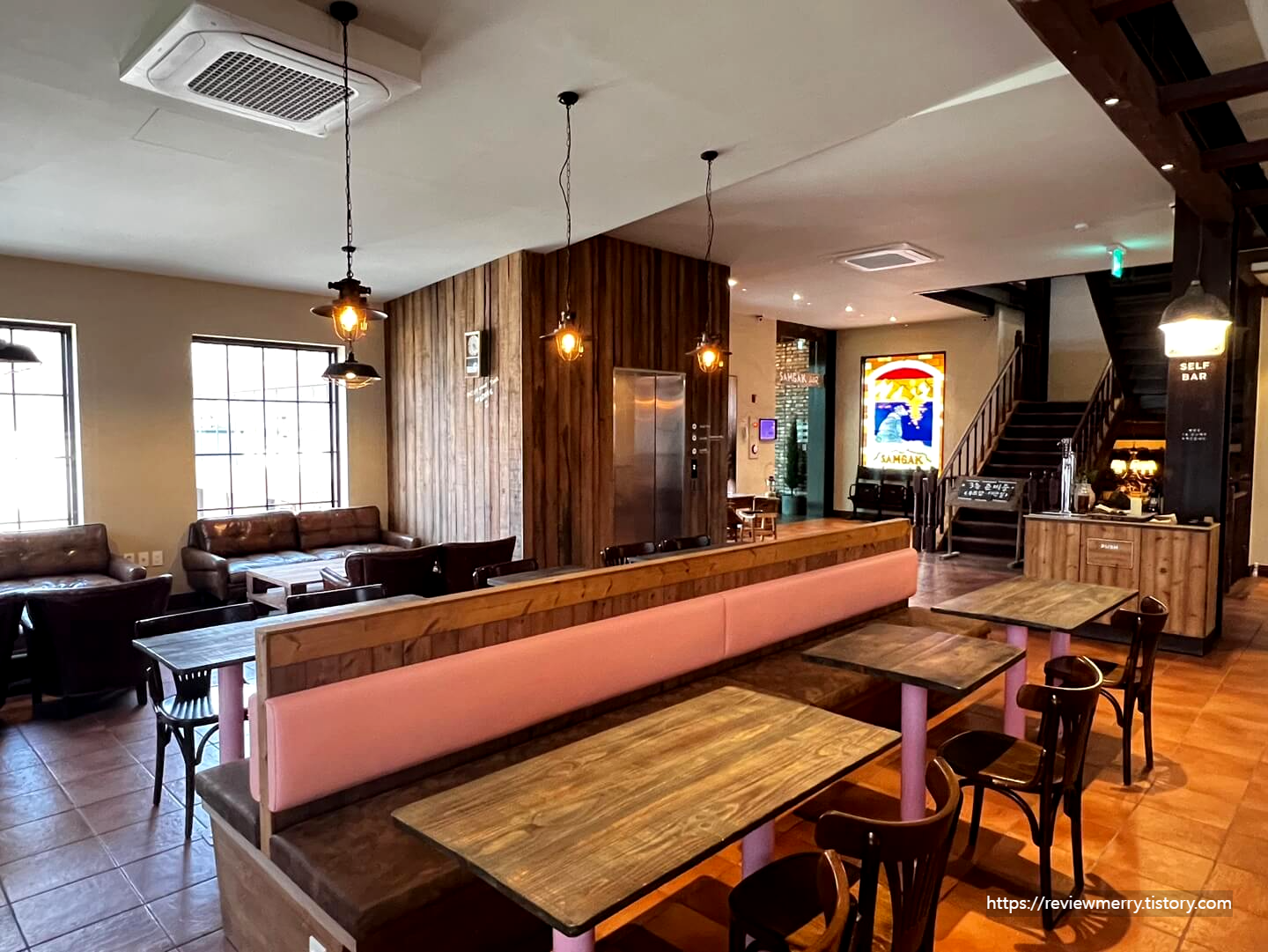 2층 내부 좌석 사진