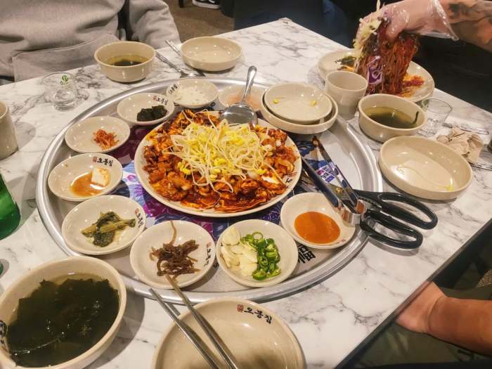 돈쭐내러왔습니다 쟁반카세 가브리 수육 전골 직화 낙지볶음 보쌈 먹방 서초 교대 맛집 이영자 백지훈 오범석 방송 소개