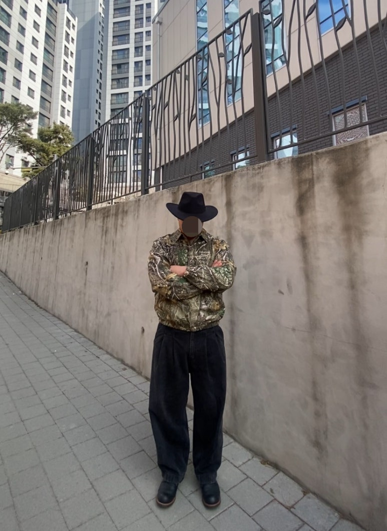 데일리룩('26.2.27.)유니버셜 케미스트리 페도라 웨스턴모자 카우보이모자, 디스이스네버댓 디네댓 리얼트리 재킷, 무신사스탠다드 벌룬 팬츠, 레드윙 아이언레인저 블랙 하니스