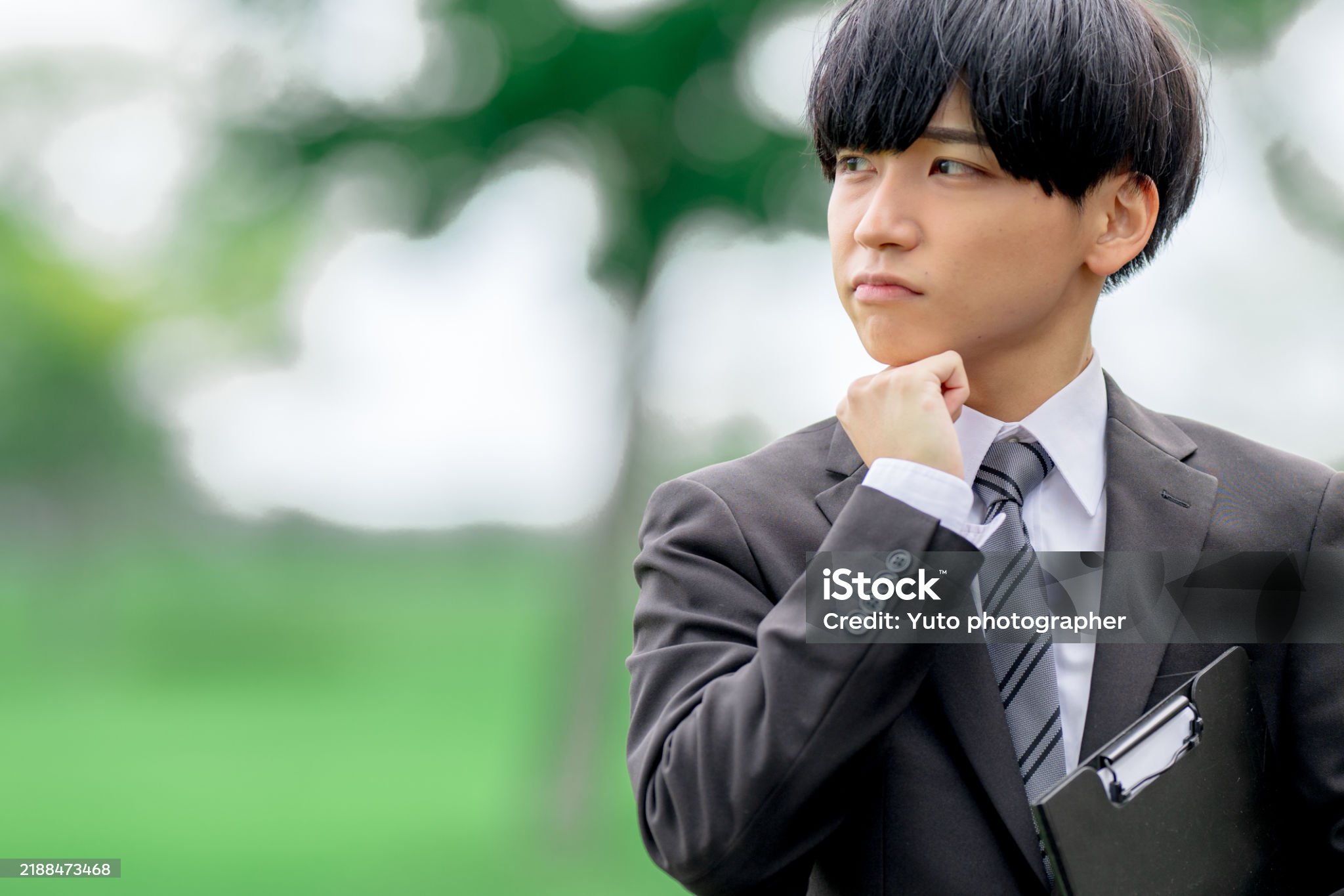 성장과 진로에 대해 고민하는 한국 청소년의 모습