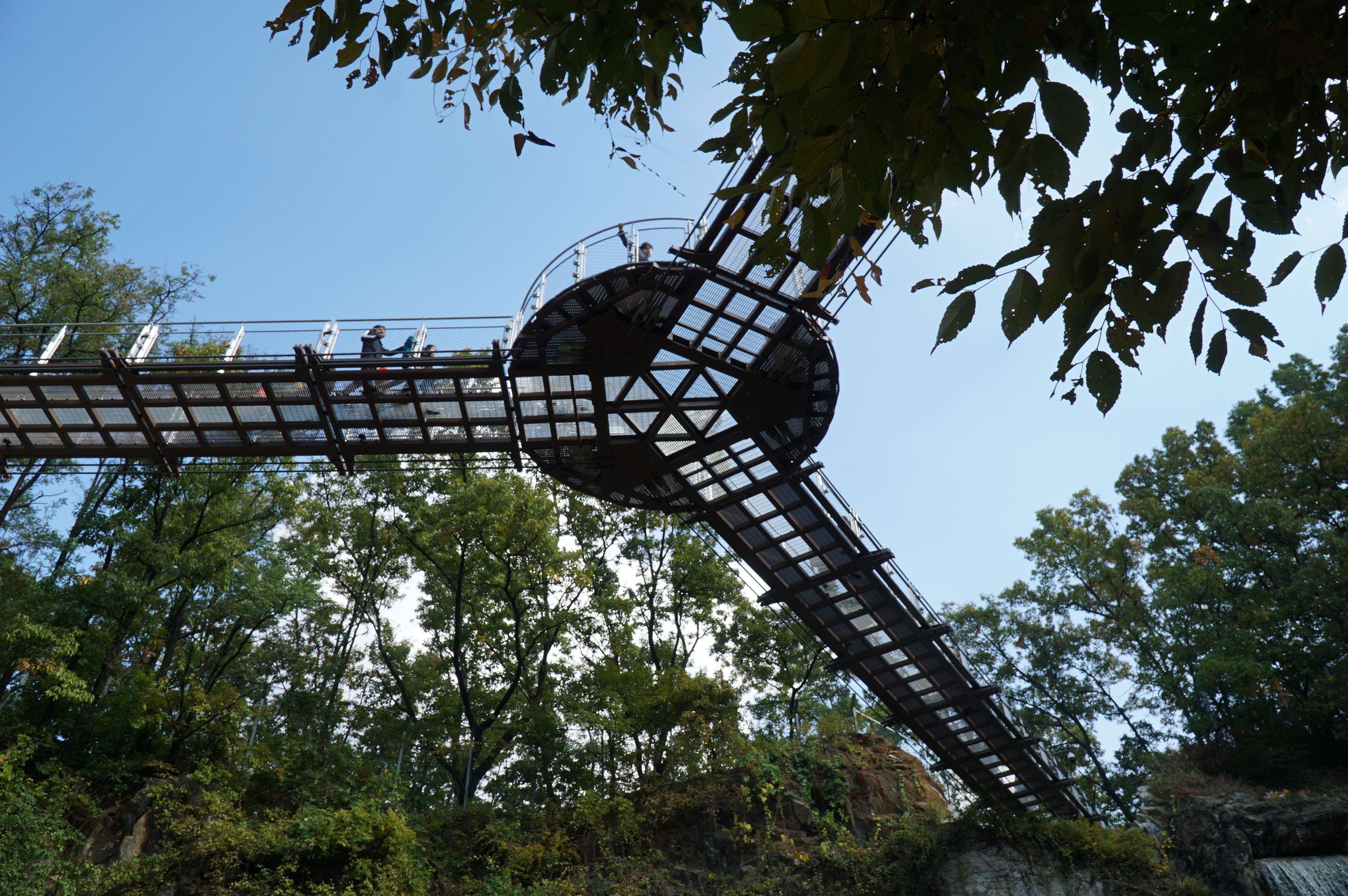 경기 광명 도덕산 출렁다리 모습