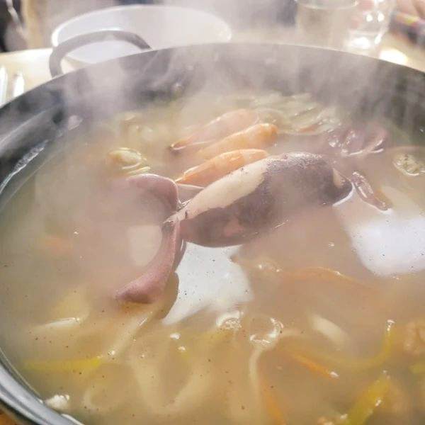 6시내고향 철원 한탄강 해물칼국수 고향정가게 고향 노포 통오징어 칼국수 맛집 오늘 방송 추천 