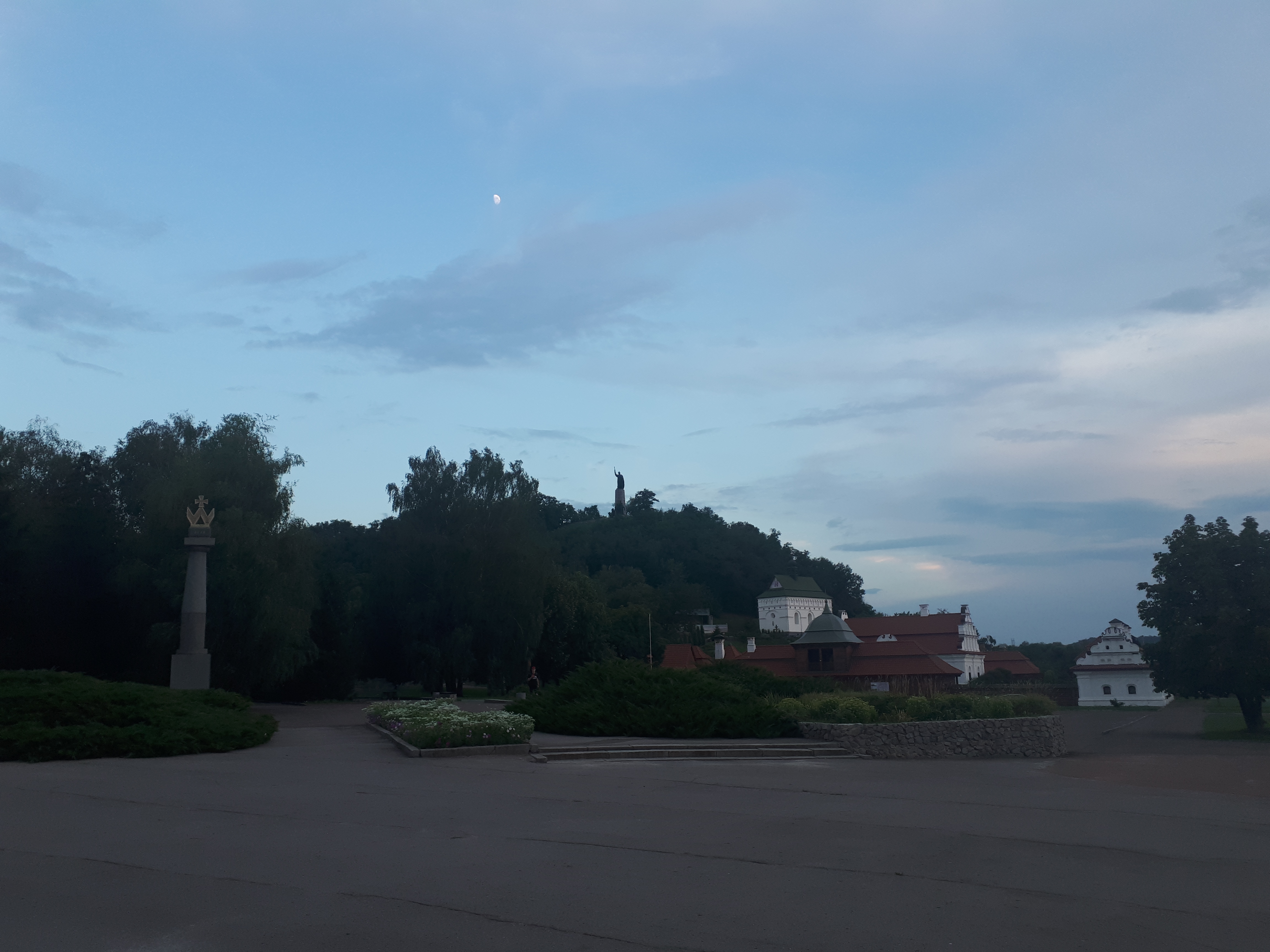 우크라이나 키히린 광장과 동상