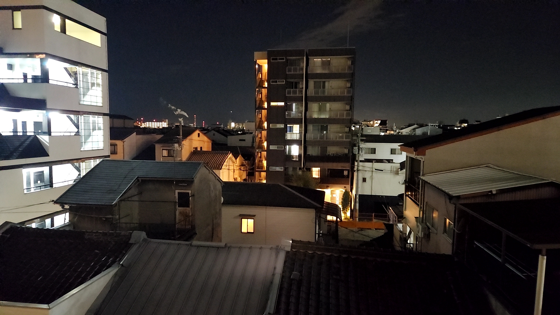 일본에서 머문 숙소 밖 밤 풍경이다. 상당히 한적하고 조용해서 밤에 잠을 자는 데 불편함이 없었다.