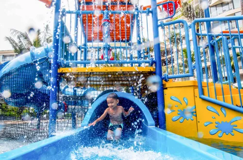 푸꾸옥-아이와-키즈클럽-수영장