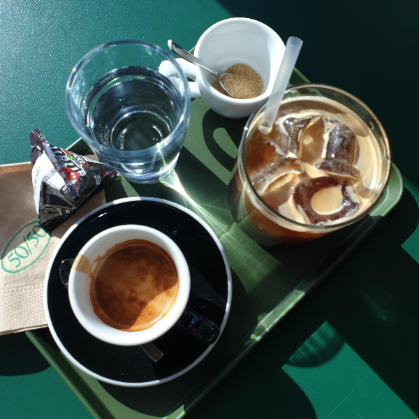 양양 카페 피프티 피프티 에스프레소 & 바 (fifty fifty Espresso & Bar)_아이스 아메리카노와 에스프레소