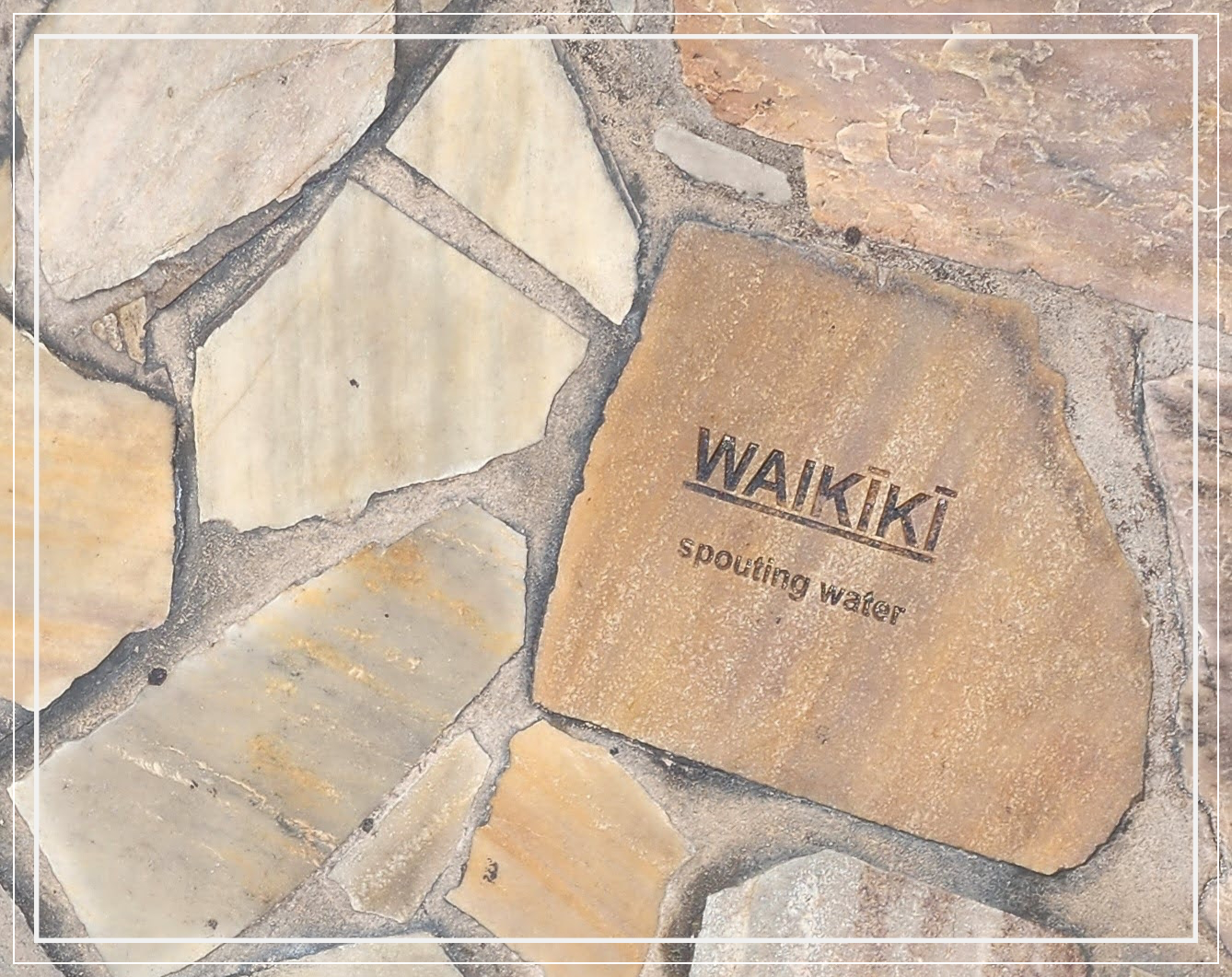 와이키키거리 보도 블록의 하와이 원주민 언어