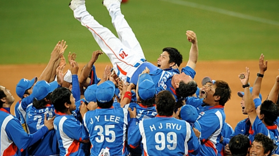 대한민국-대표팀의-우승-헹가래