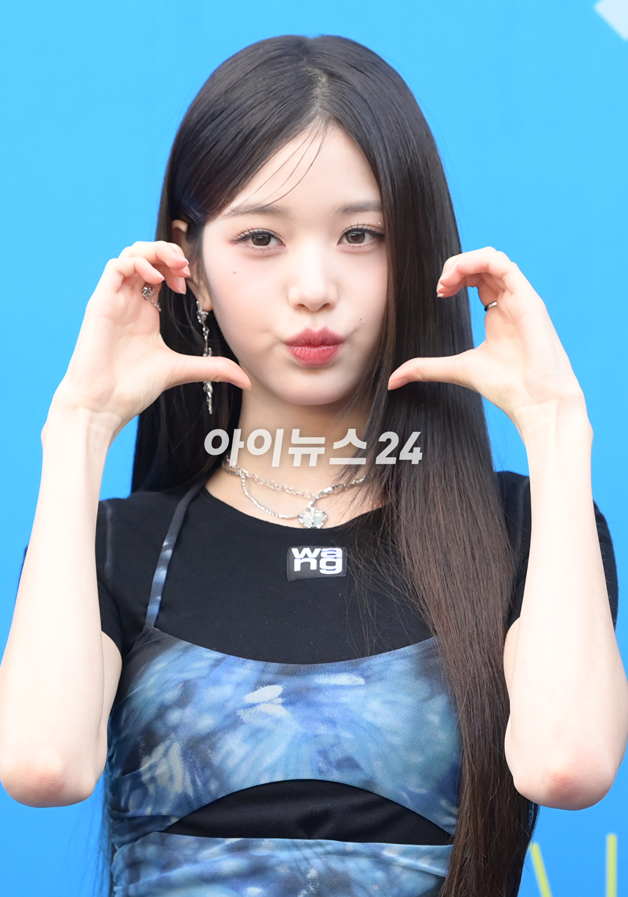 그룹 아이브(IVE) 장원영이 5일 오후 서울 잠실실내체육관에서 열린 '펩시 썸머 페스타 2023' 포토월 행사에 참석하고 있다. [사진=정소희 기자]
