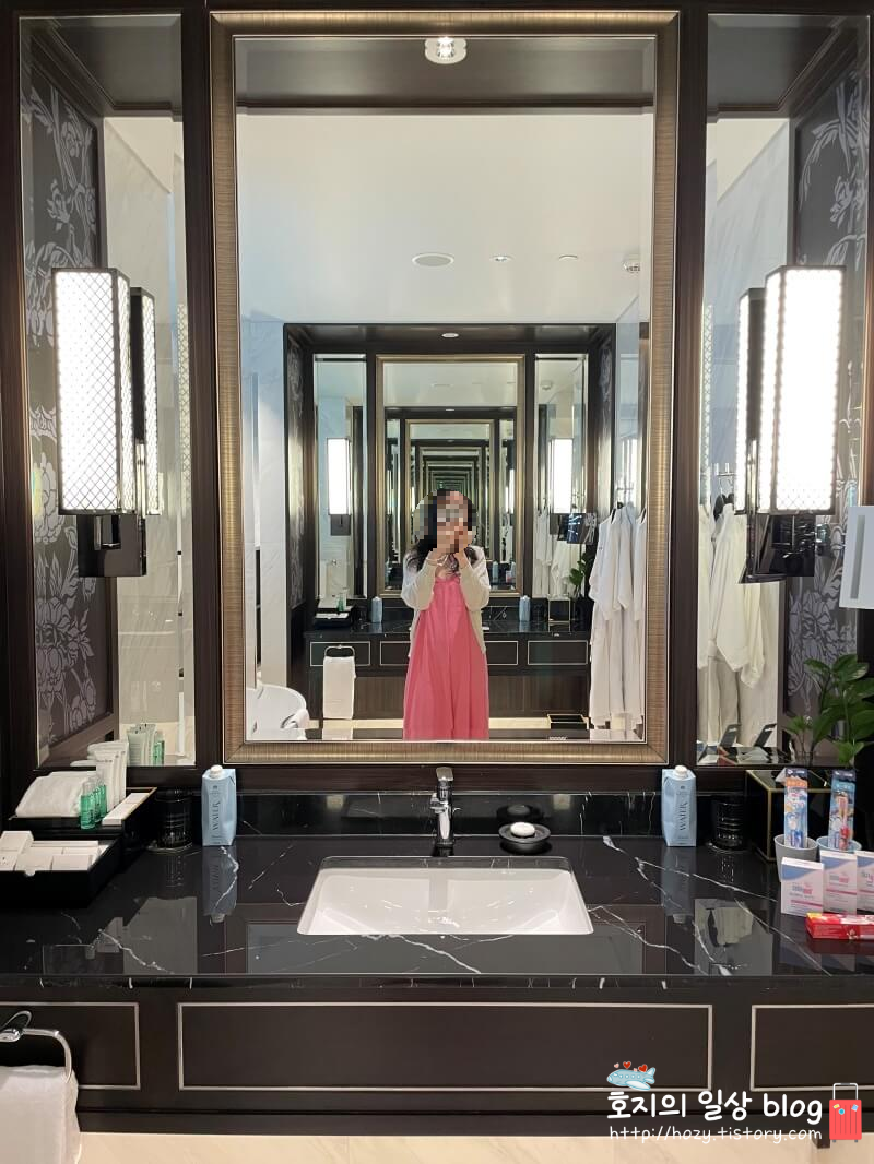 방콕 신돈켐핀스키 그랜드 이그제큐티브 스위트룸 세면대