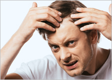 탈모로 고민하는 사람들 이미지