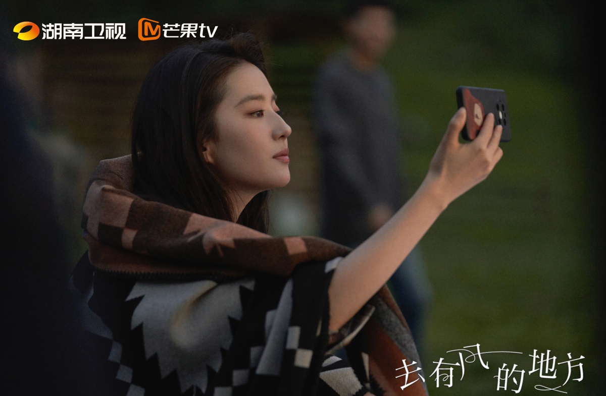 거유풍적지방-유역비-핸드폰들고 찍는 모습