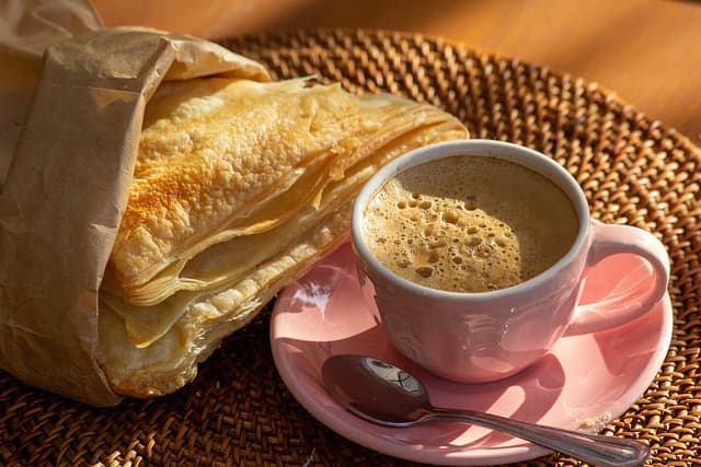 브라질의 파스텔과 아카이 볼: 현지인이 사랑하는 맛